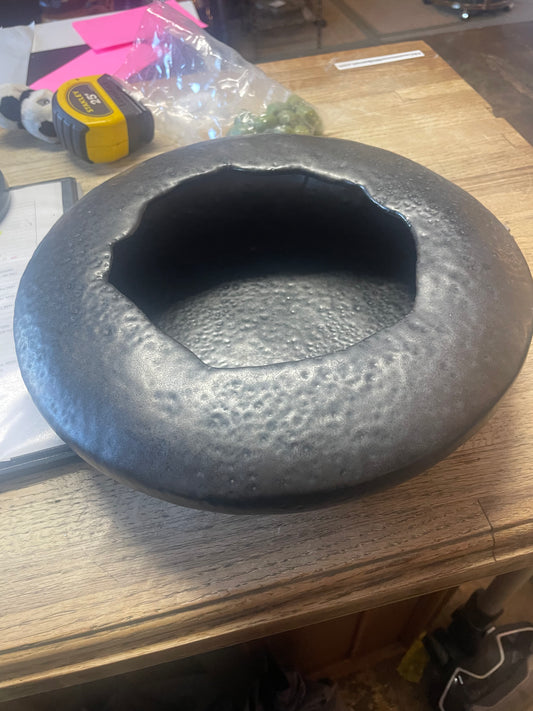 Blk Pottery Raw-edge Bowl, Disk-Shape